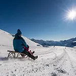 Alexandra Отель Лоен